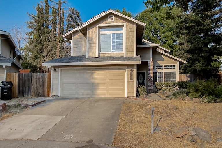 Photo 1 of 39 - 4025 Honey Rose Pl, Antelope, CA 95843