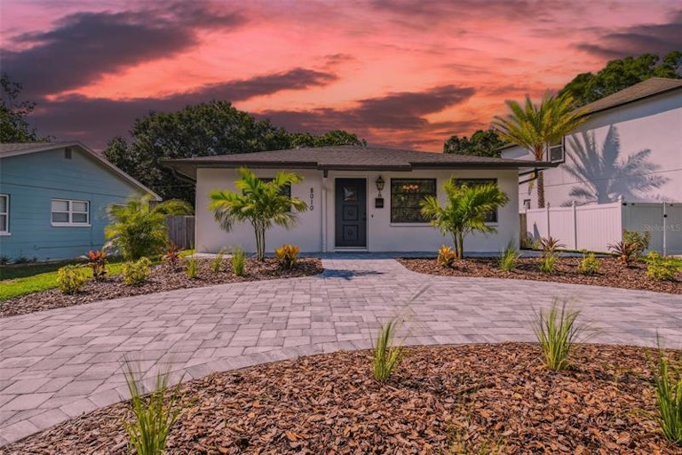 Photo 1 of 42 - 8010 Diagonal Rd N, Saint Petersburg, FL 33702