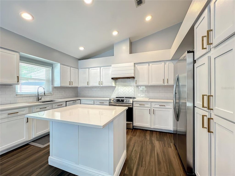 Photo 12 of 42 - 10406 Hunters Trail Ct, Orlando, FL 32817