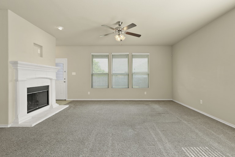 Photo 5 of 25 - 1108 Doe Meadow Dr, Burleson, TX 76028