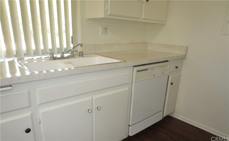 Photo 3 of 17 - 1010 W MacArthur Blvd #30, Santa Ana, CA 92707