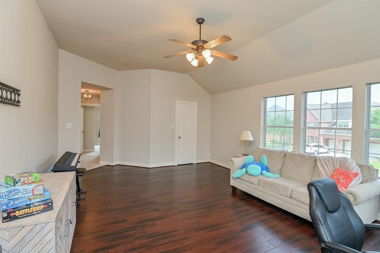Photo 31 of 45 - 2606 Cottage Creek Ct, Pearland, TX 77584