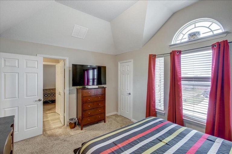 Photo 36 of 40 - 6413 Glenwick Dr, Fort Worth, TX 76123