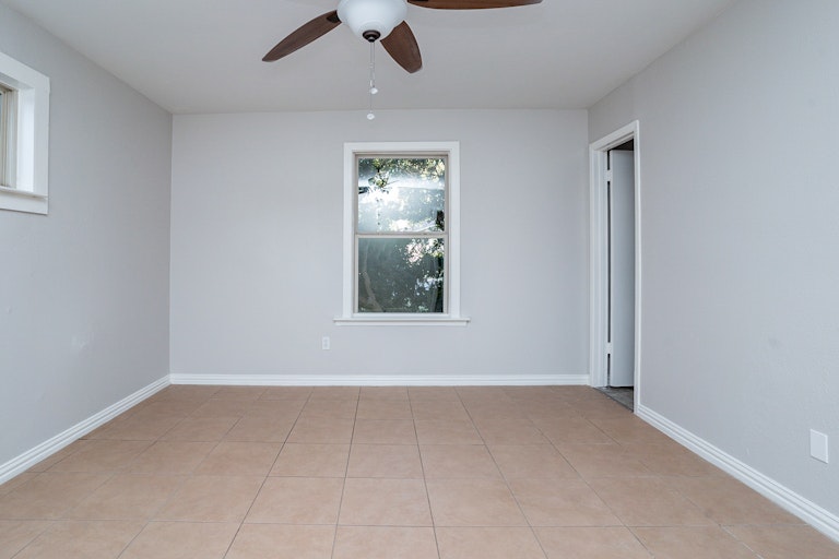 Photo 17 of 24 - 3705 Clark Ct, Arlington, TX 76015