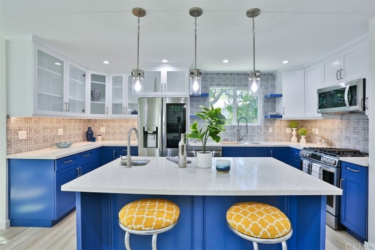 Photo 10 of 36 - 4211 W Woodland Ave, Burbank, CA 91505
