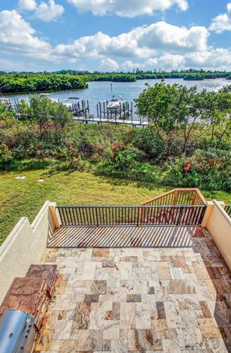Photo 16 of 25 - 1040 Paseo Del Rio NE, Saint Petersburg, FL 33702
