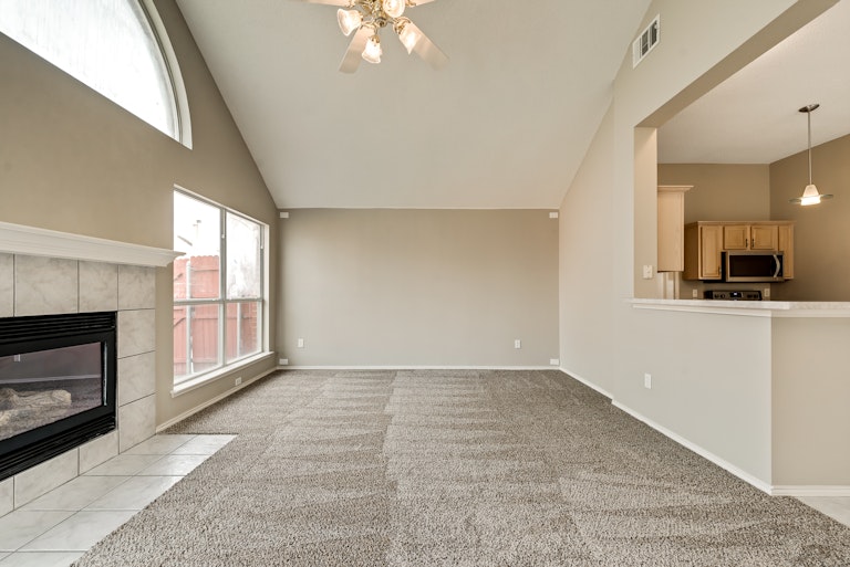 Photo 4 of 26 - 812 Pebble Ridge Dr, Lewisville, TX 75067