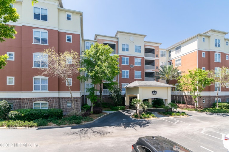 Photo 2 of 46 - 4480 Deerwood Lake Pkwy #632, Jacksonville, FL 32216
