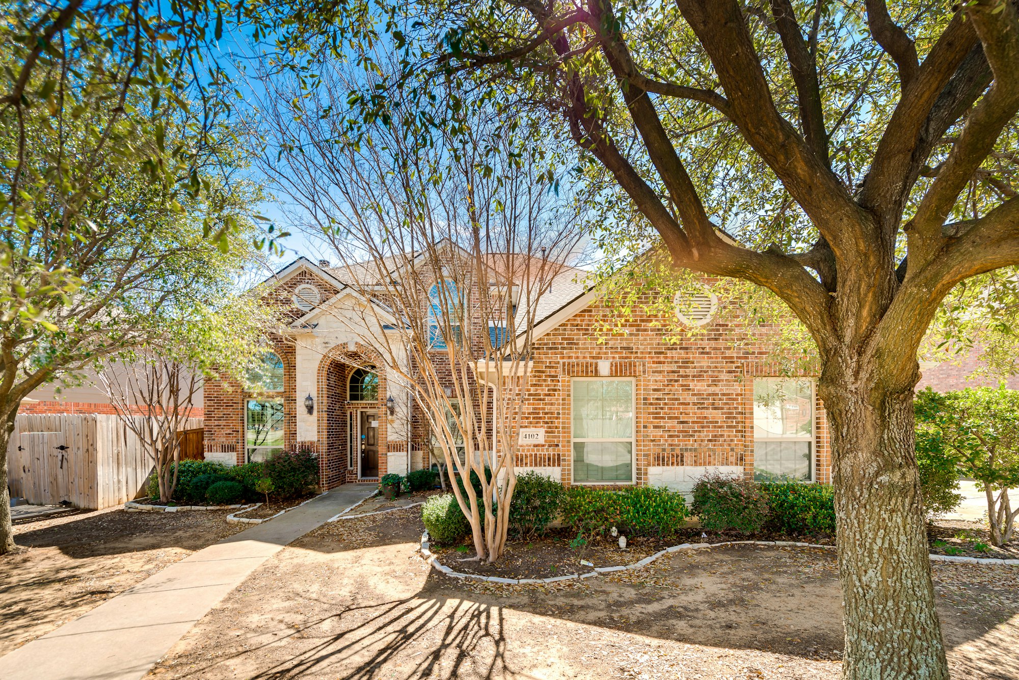 Photo 1 of 29 - 4102 Windy Meadow Dr, Corinth, TX 76208