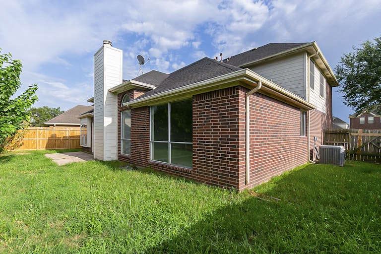 Photo 7 of 27 - 1806 Shadow Haven Ct, Fresno, TX 77545