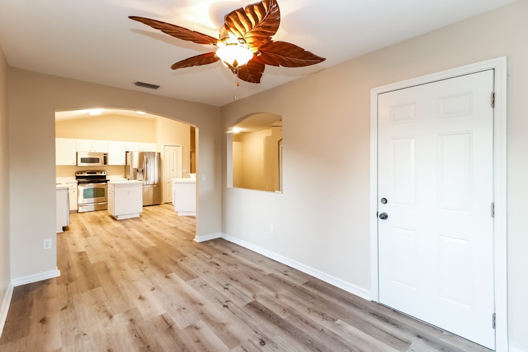 Photo 10 of 21 - 1475 Lake Shore Ranch Dr, Seffner, FL 33584