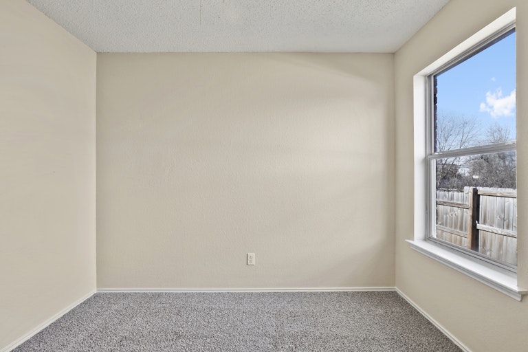 Photo 18 of 25 - 812 Max St, Fort Worth, TX 76108
