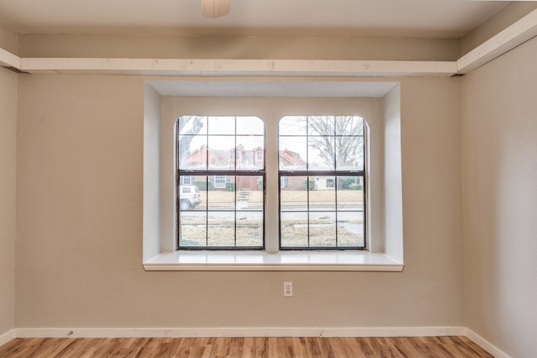Photo 20 of 23 - 505 Country View Ln, Garland, TX 75043