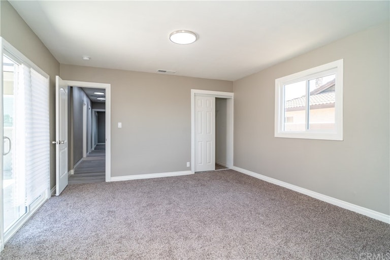 Photo 31 of 53 - 9828 Carob Ave, Fontana, CA 92335