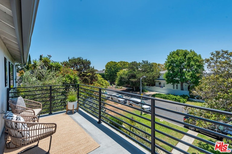 Photo 28 of 45 - 13053 Rose Ave, Los Angeles, CA 90066