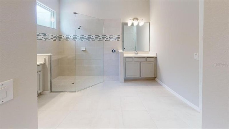 Photo 4 of 16 - 12794 Serene Bocage Pl, Riverview, FL 33569