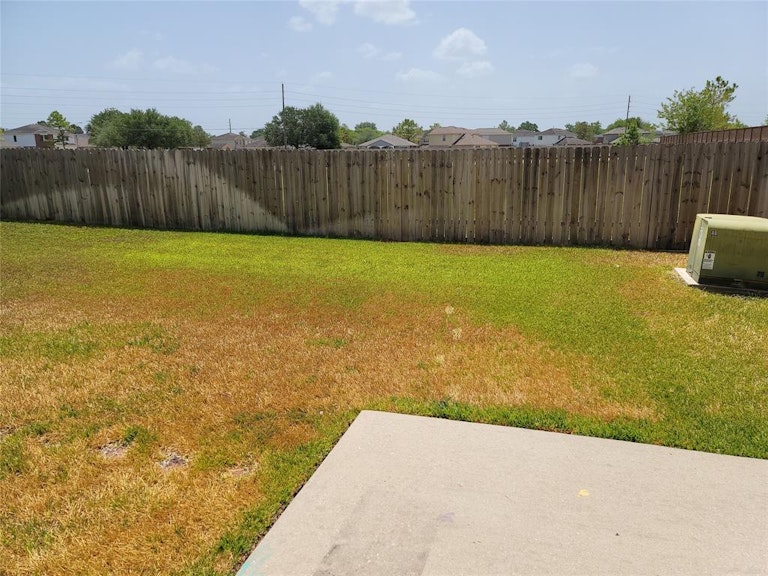 Photo 13 of 39 - 7315 W Meadow Ct, Richmond, TX 77407