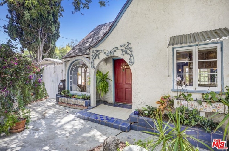 Photo 4 of 49 - 723 Sunnyhill Dr, Los Angeles, CA 90065