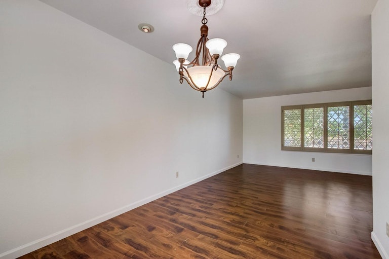 Photo 13 of 27 - 8121 Garryanna Dr, Citrus Heights, CA 95610