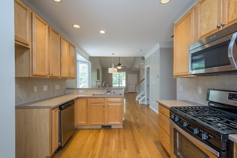 Photo 2 of 16 - 6010 Four Townes Ln, Raleigh, NC 27616