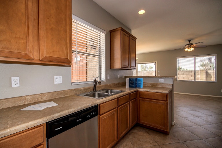 Photo 7 of 20 - 7412 W Wolf St, Phoenix, AZ 85033
