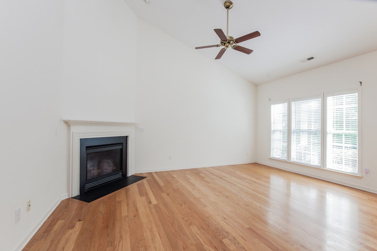 Photo 7 of 25 - 3329 Archdale Dr, Raleigh, NC 27614