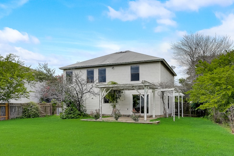 Photo 13 of 38 - 3213 Elizabeth Anne Ln, Round Rock, TX 78664