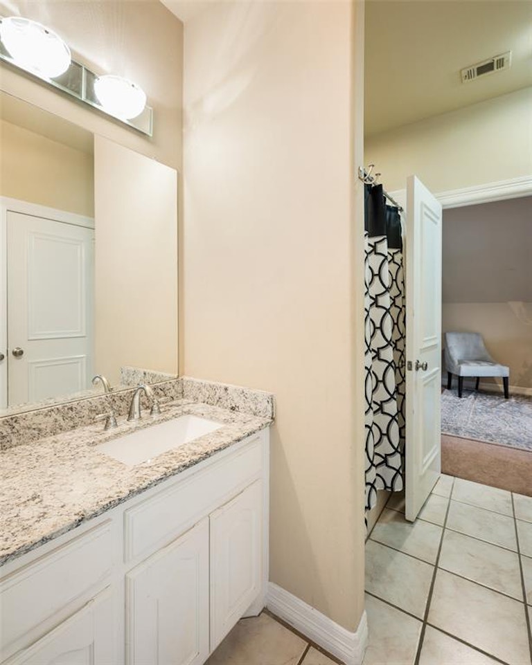 Photo 23 of 32 - 148 Country Club Dr, Rockwall, TX 75032