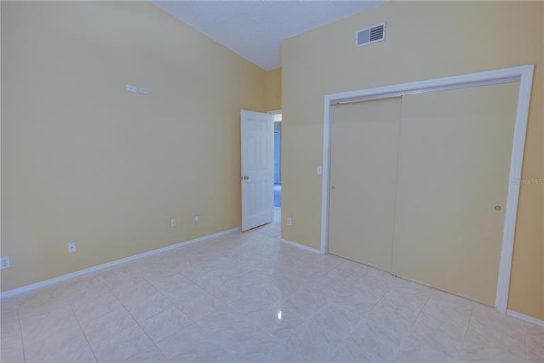 Photo 26 of 39 - 11007 Kenbrook Dr, Riverview, FL 33578