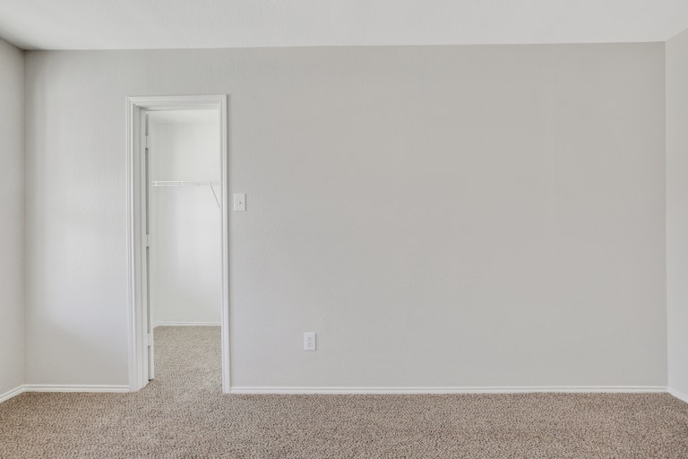 Photo 20 of 38 - 4909 Blue Top Dr, Fort Worth, TX 76179