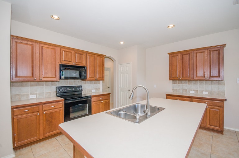 Photo 5 of 30 - 905 Crockett Dr, Lavon, TX 75166