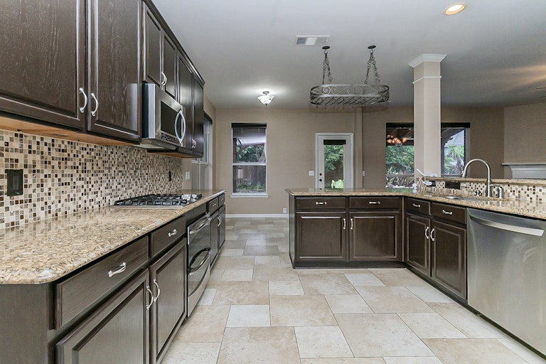 Photo 4 of 25 - 7909 Spring Run, North Richland Hills, TX 76182