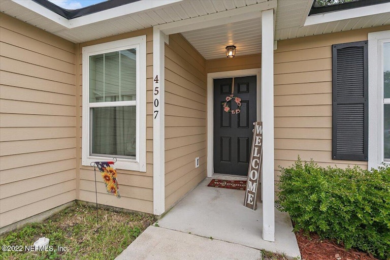 Photo 2 of 17 - 4507 Glendas Meadow Dr, Jacksonville, FL 32210