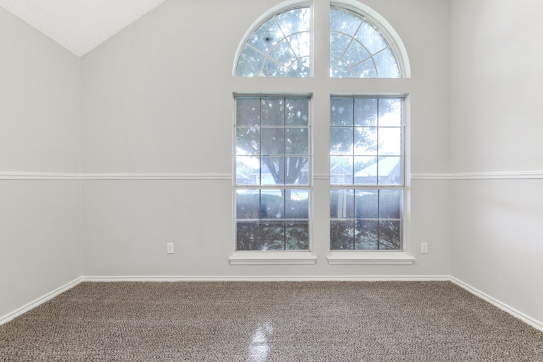 Photo 12 of 25 - 7428 Amber Dr, Watauga, TX 76148