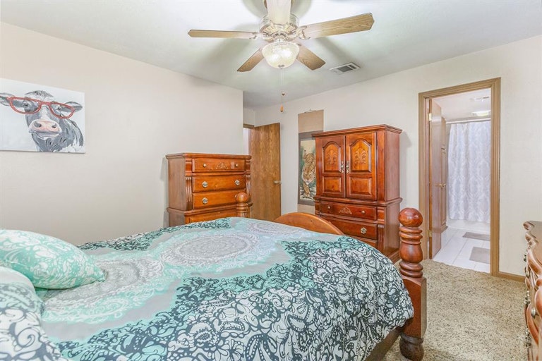 Photo 11 of 22 - 9511 Kell Cir, Houston, TX 77040