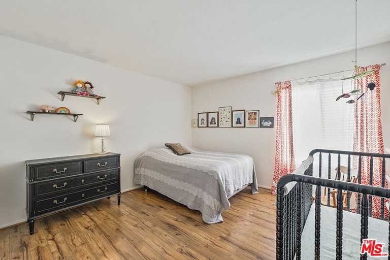 Photo 15 of 25 - 15020 Victory Blvd #104, Van Nuys, CA 91411