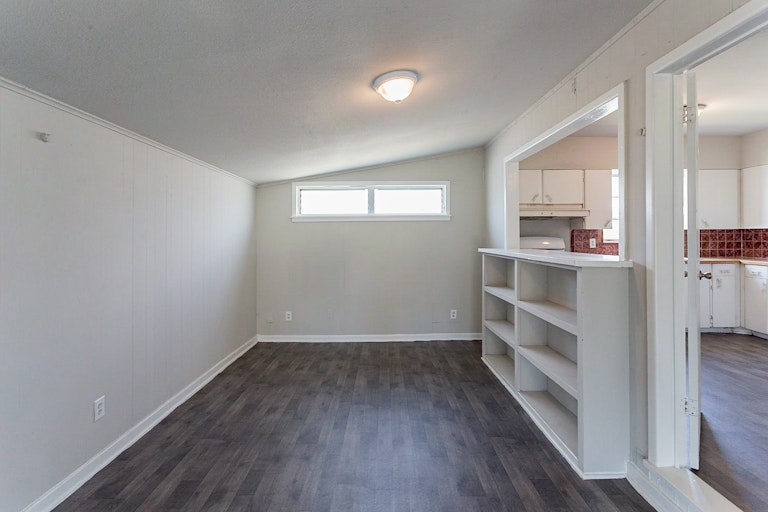 Photo 10 of 18 - 343 Surrells Ave, San Antonio, TX 78228