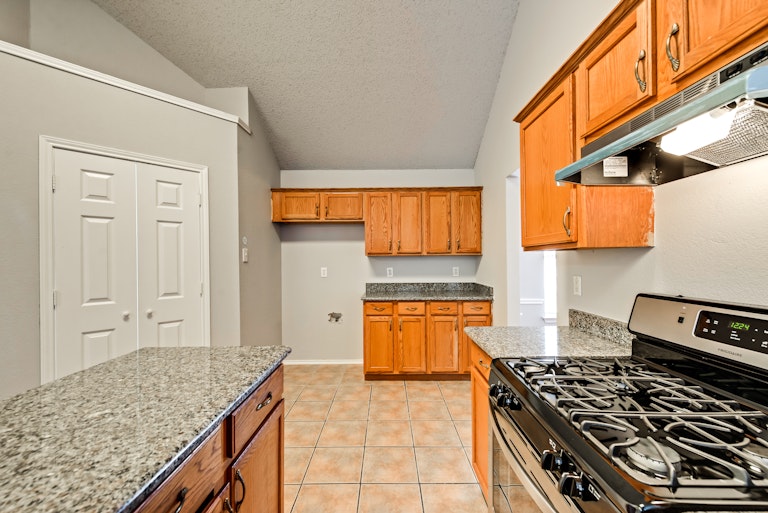 Photo 10 of 28 - 2705 Granite Ave, Sachse, TX 75048