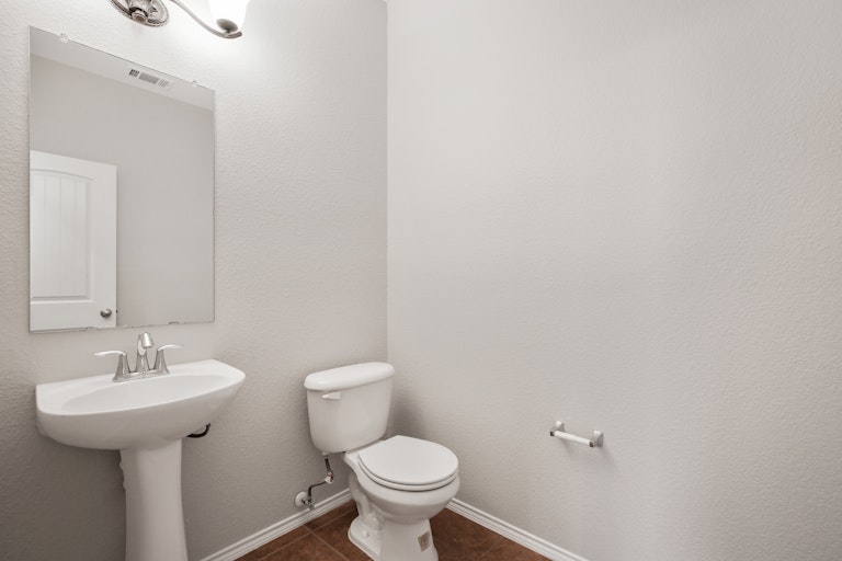 Photo 13 of 38 - 4909 Blue Top Dr, Fort Worth, TX 76179
