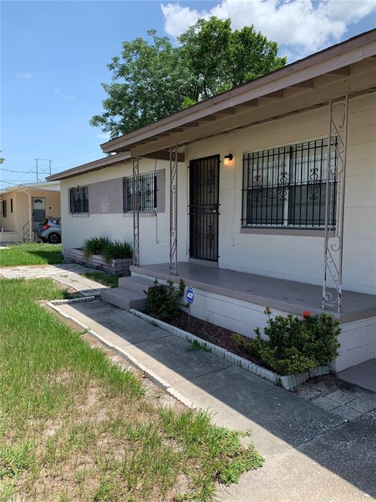 Photo 3 of 33 - 4107 Robbins Ave, Orlando, FL 32808