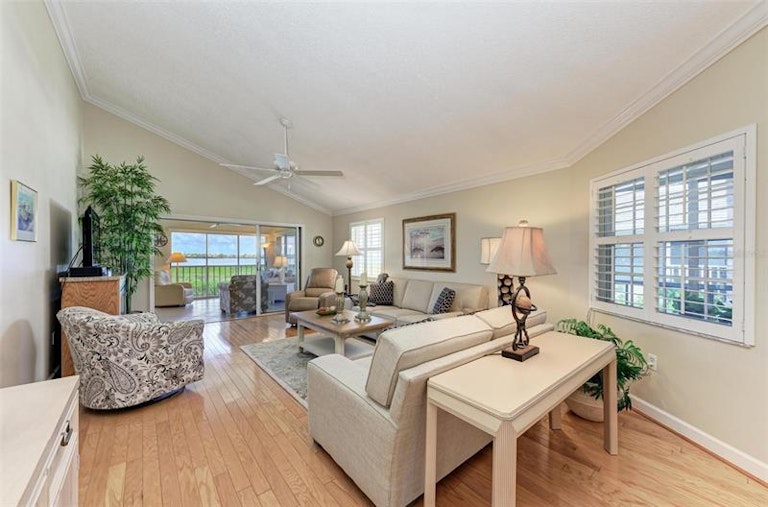 Photo 19 of 56 - 1247 Edgewater Cir #1247, Bradenton, FL 34209