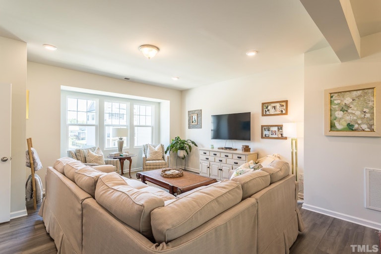 Photo 13 of 33 - 2937 Great Lawn Rd, Apex, NC 27502