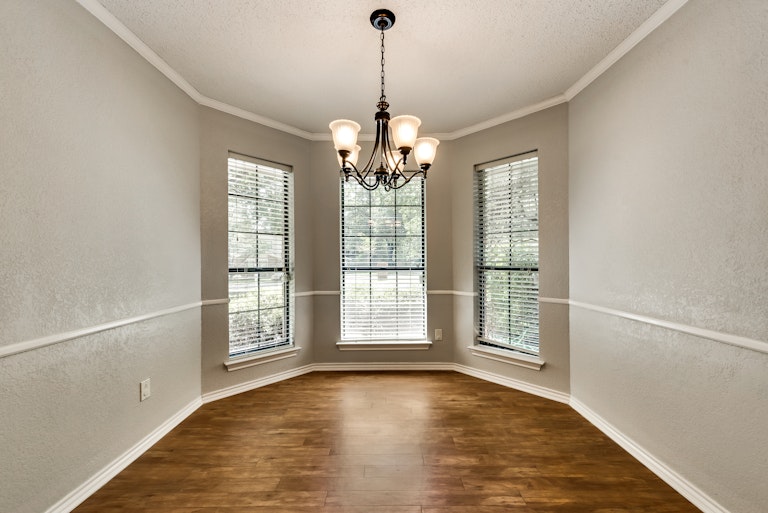 Photo 13 of 26 - 3615 Dalton Dr, Corinth, TX 76208