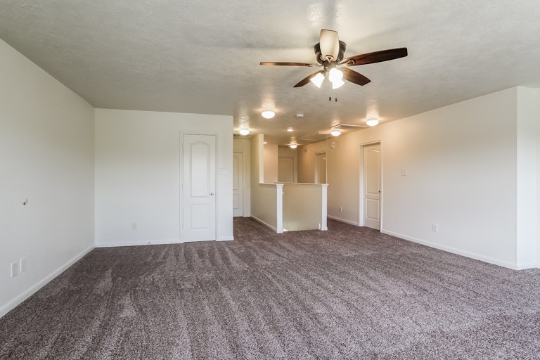 Photo 13 of 28 - 16611 Burnell Oaks Ln, Houston, TX 77090