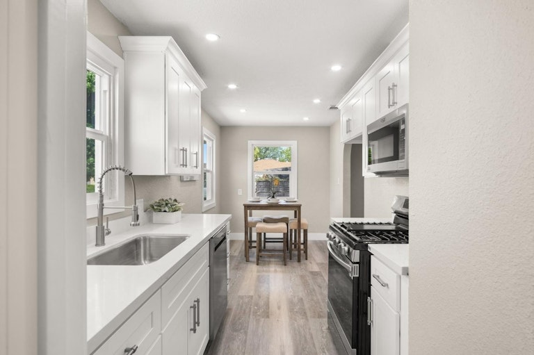 Photo 14 of 33 - 5636 Vista Ave, Sacramento, CA 95824