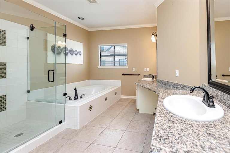 Photo 26 of 47 - 2828 Bering Dr, Houston, TX 77057