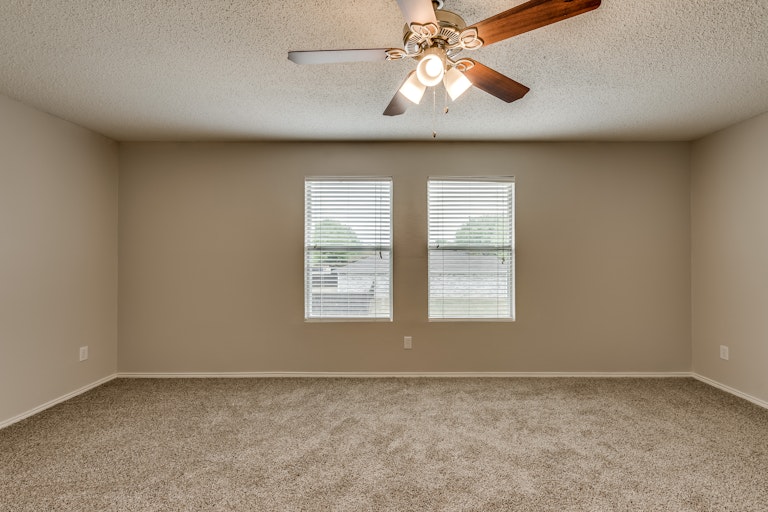 Photo 18 of 31 - 1312 Rambling Brook Trl, Denton, TX 76210
