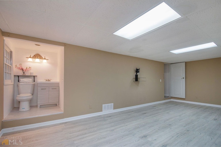 Photo 31 of 46 - 2895 Shurburne Dr, Alpharetta, GA 30022