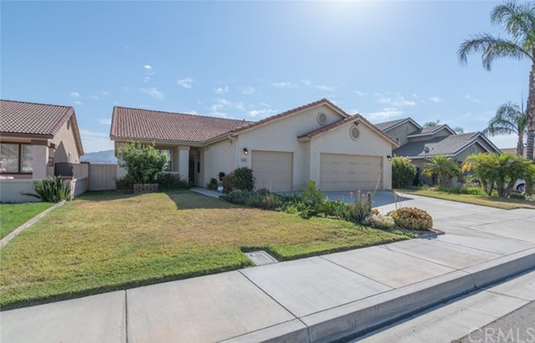 Photo 1 of 39 - 2077 Saint Emilion Ln, San Jacinto, CA 92583