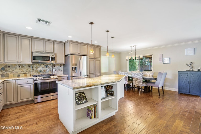 Photo 2 of 14 - 2431 Invar Ct, Simi Valley, CA 93065